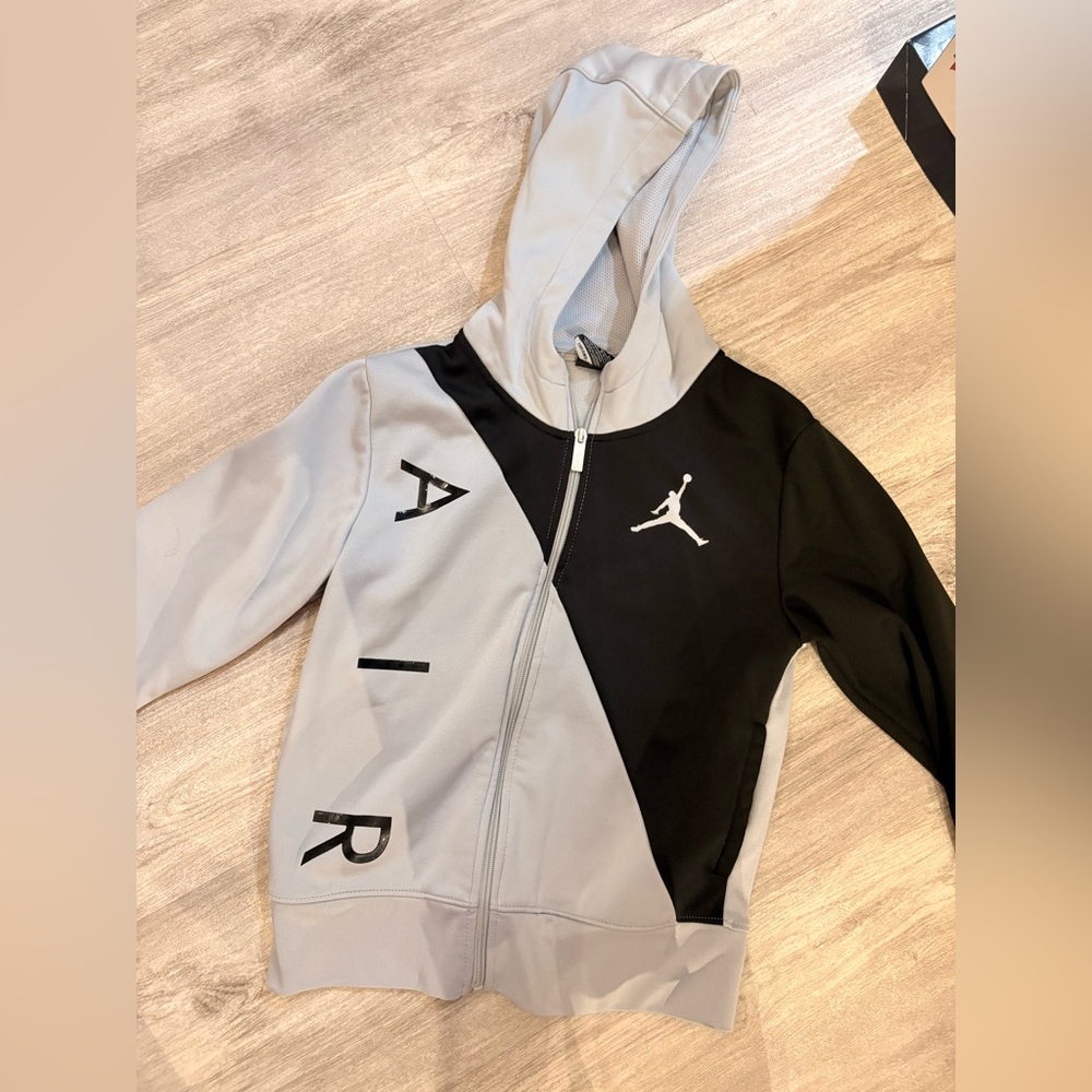 Boys Jordan zip up hoodie